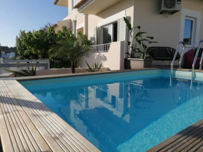 Vivenda Geminada com piscina a 10 minutos a pé da praia